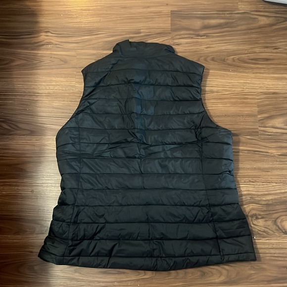 Old Navy Black Athletic Vest - XL - Great Condition - Picture 3 of 3